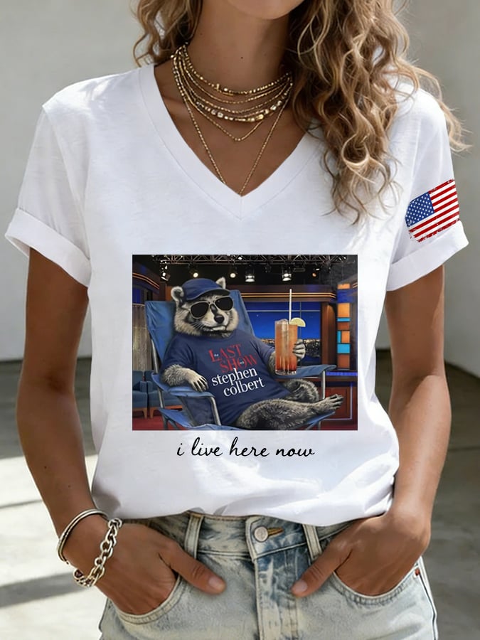 V-Neck Retro Last Show Raccoon I Live Here Now Print T-Shirt